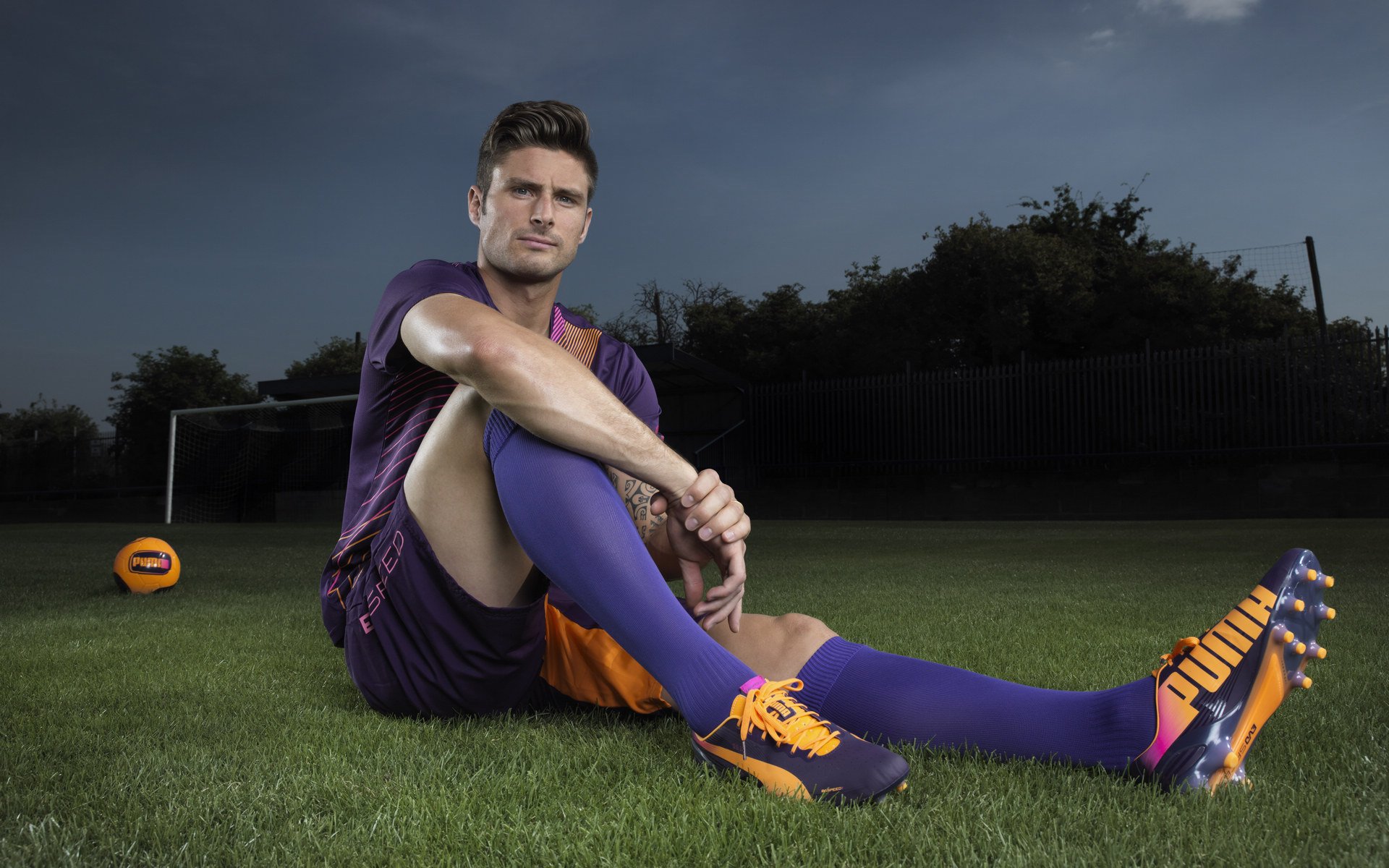 英超激烈竞争，豪门纷纷发起冲击